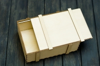 Деревянная коробка из фанеры в стиле военного ящика для снарядов