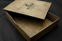 Фирменная упаковка из дерева с логотипом